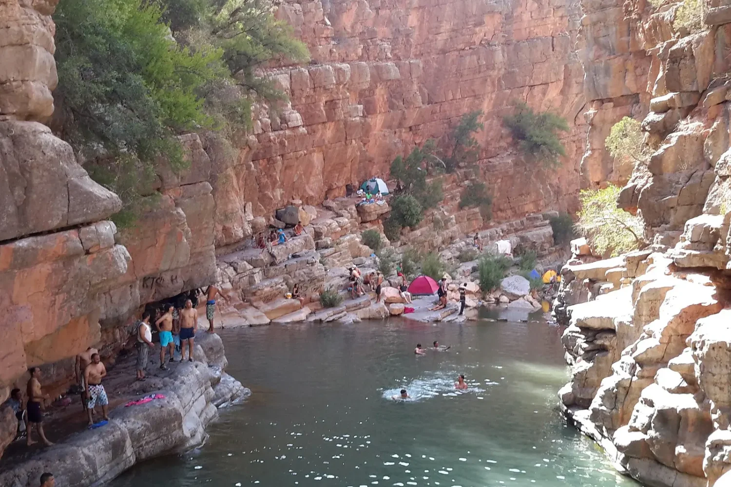 Red rock gorge with swimming spot in Paradise Valley